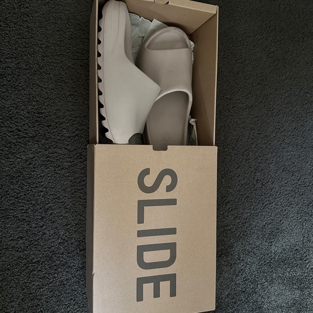 Yeezy Slide Pure